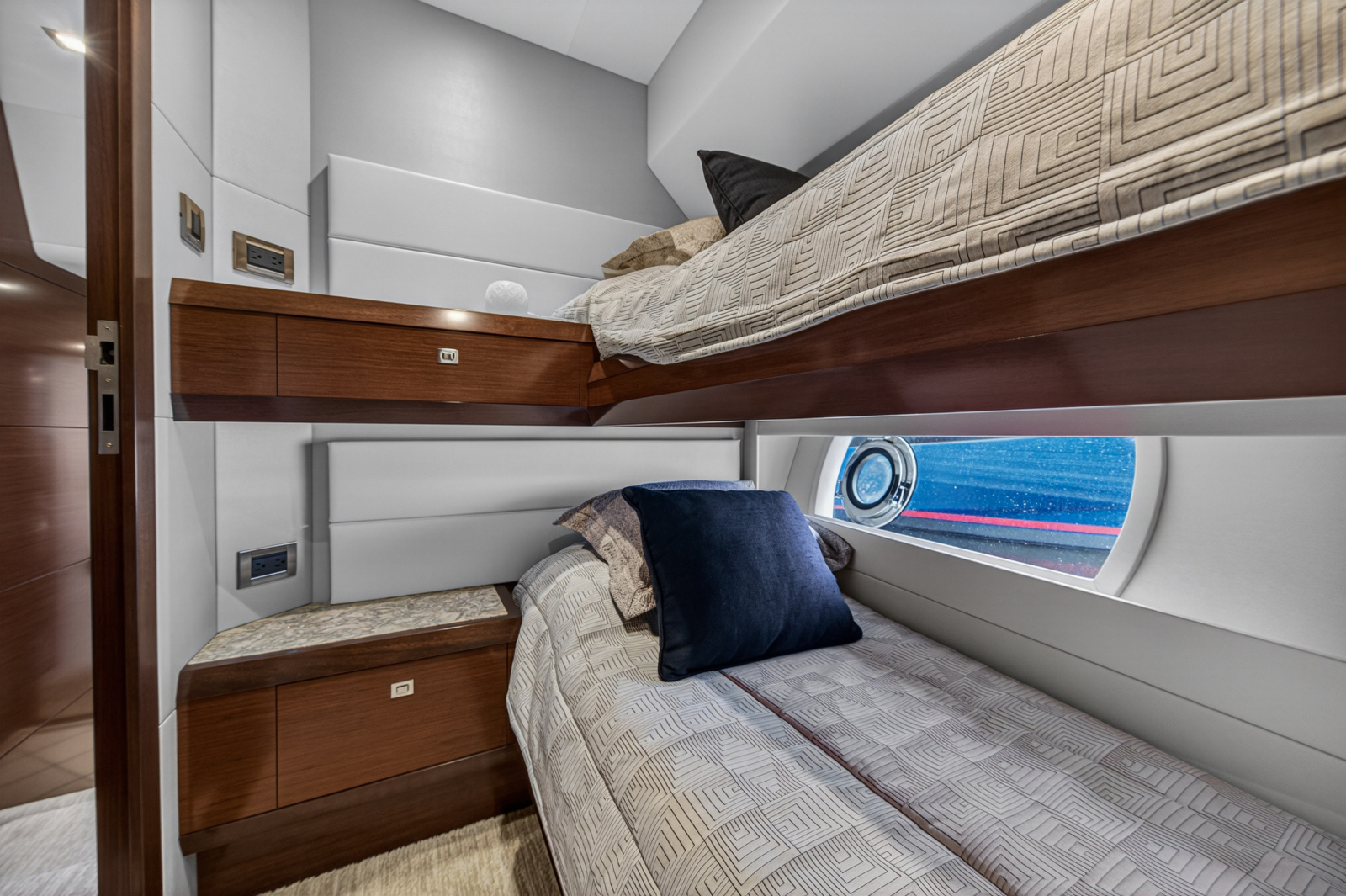 70ft Ocean Alexander Yacht For Sale