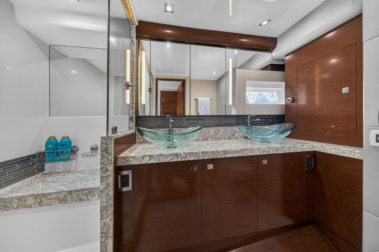 70ft Ocean Alexander Yacht For Sale