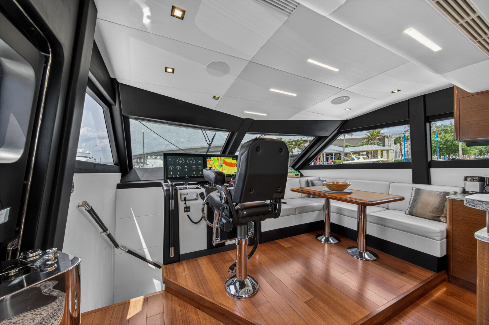 70ft Ocean Alexander Yacht For Sale