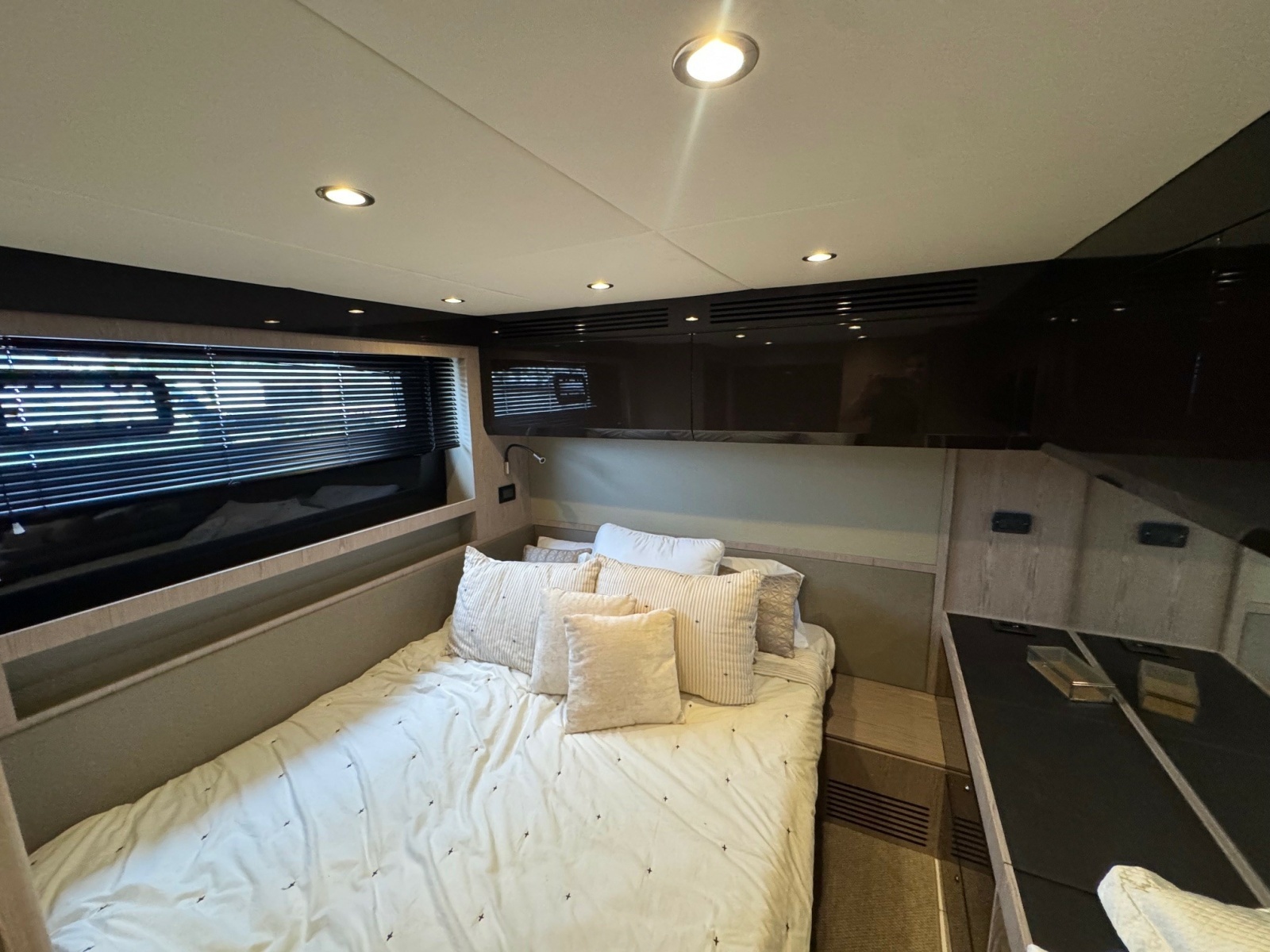 53ft Azimut Yacht For Sale