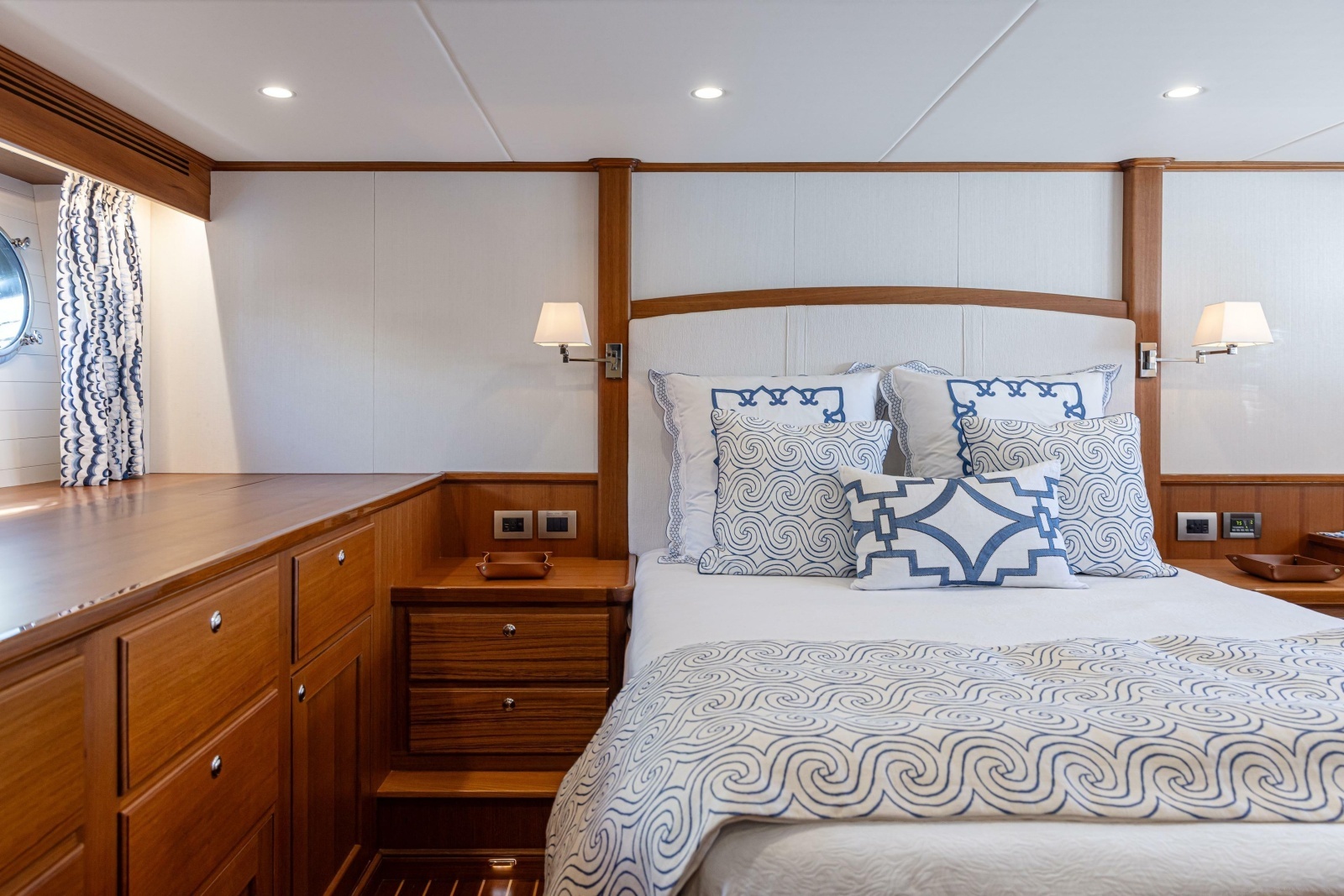 70ft Hunt Yachts Yacht For Sale