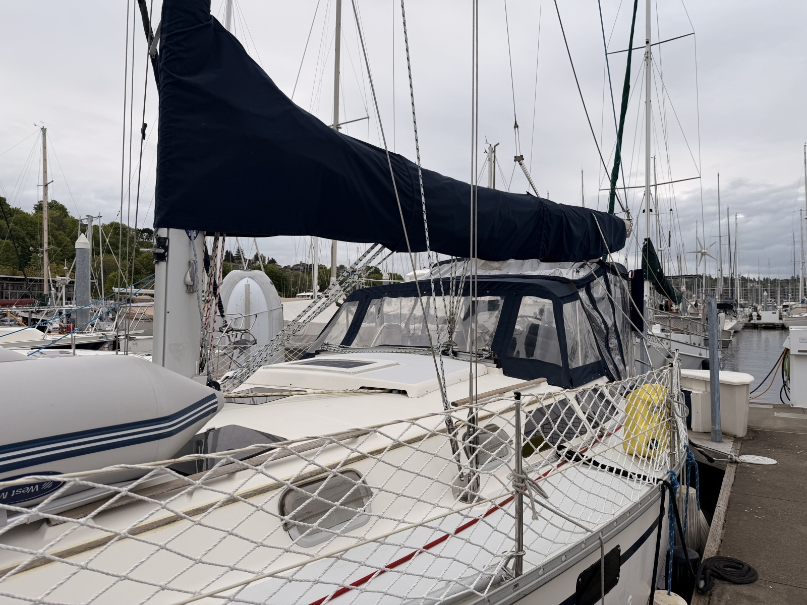 Hunter 37.5 mid-deck