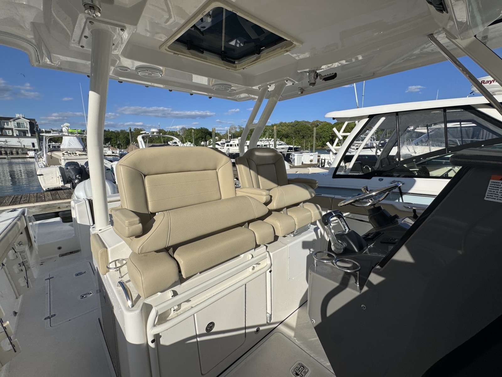 2019 Pursuit S 328 Sport