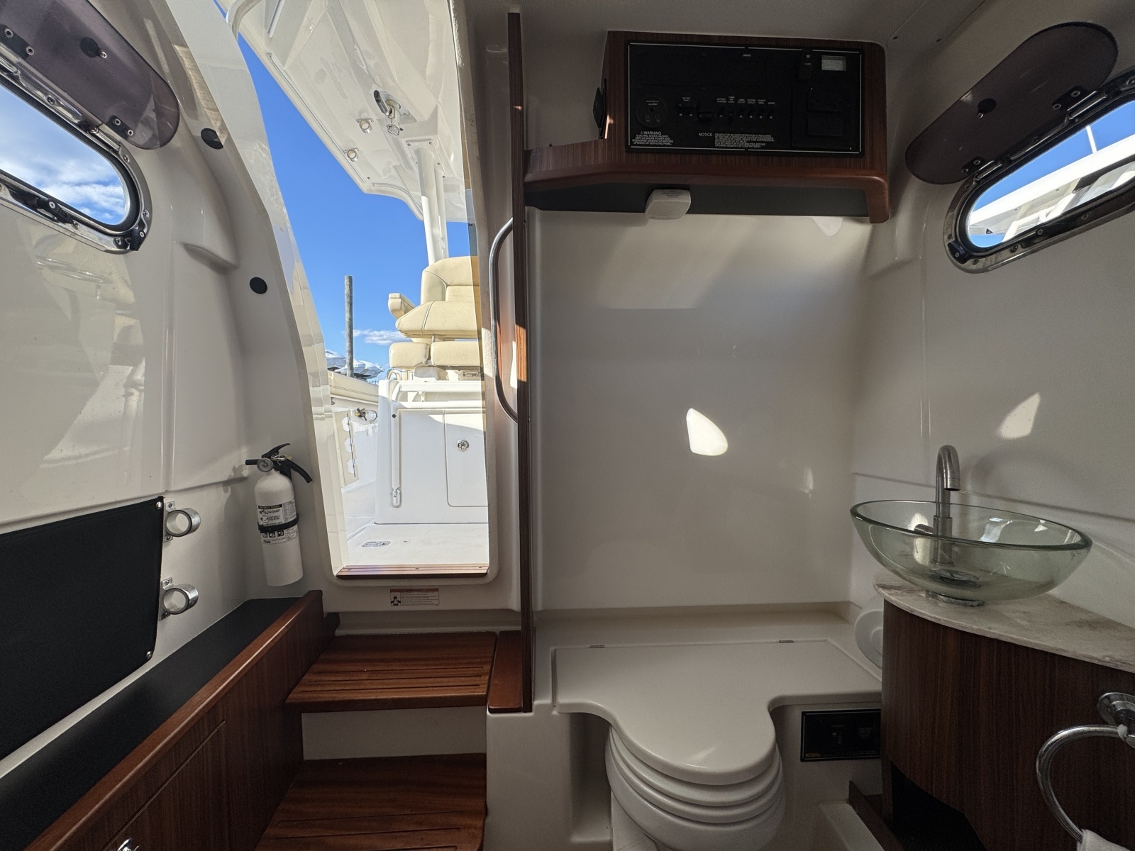 2019 Pursuit S 328 Sport