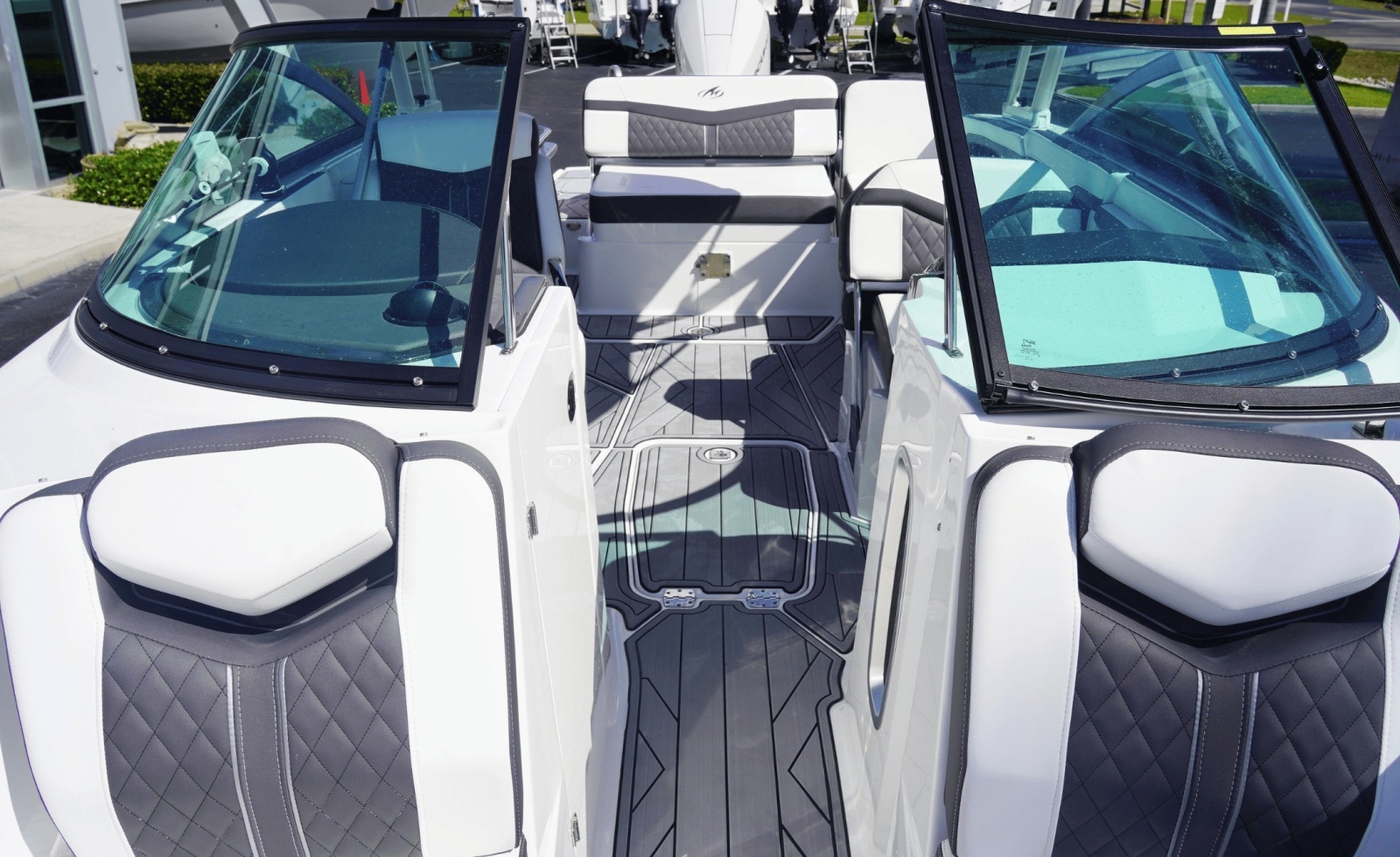 2023 Monterey 255SS