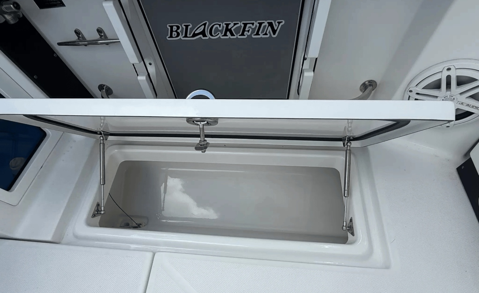 2020 Blackfin 272DC