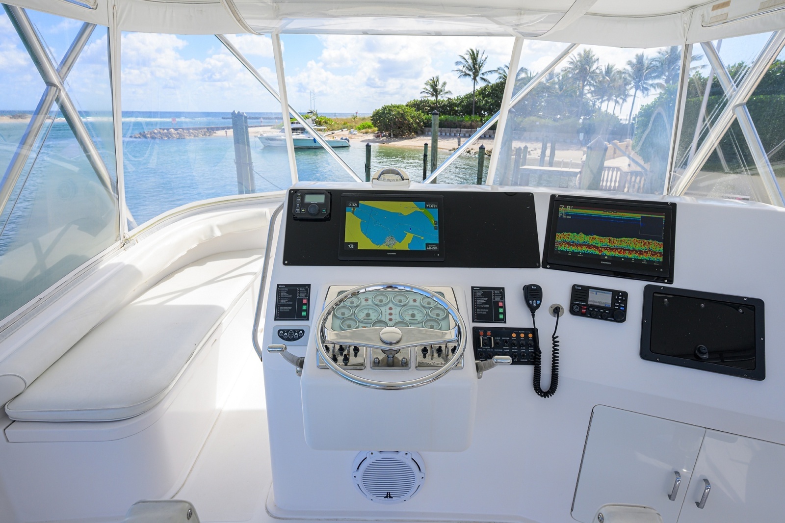 2003 Cabo 48 Flybridge photo 25