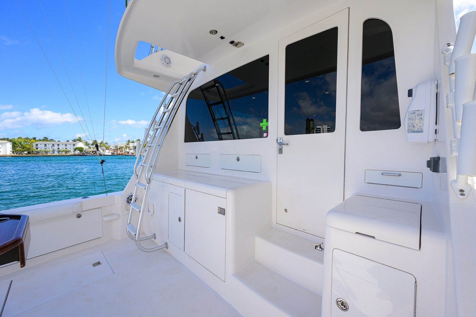 2003 Cabo 48 Flybridge photo 33