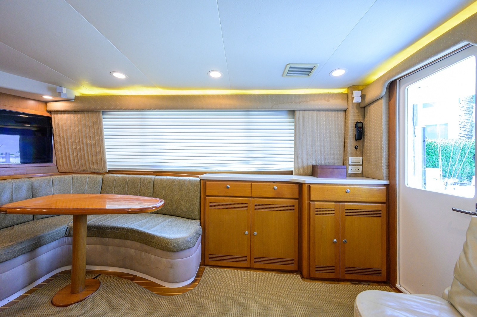 2003 Cabo 48 Flybridge photo 6