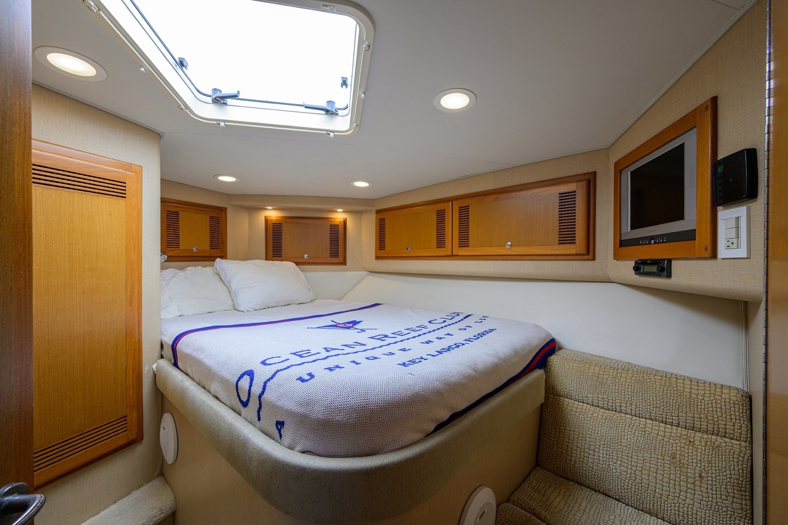 2003 Cabo 48 Flybridge photo 15