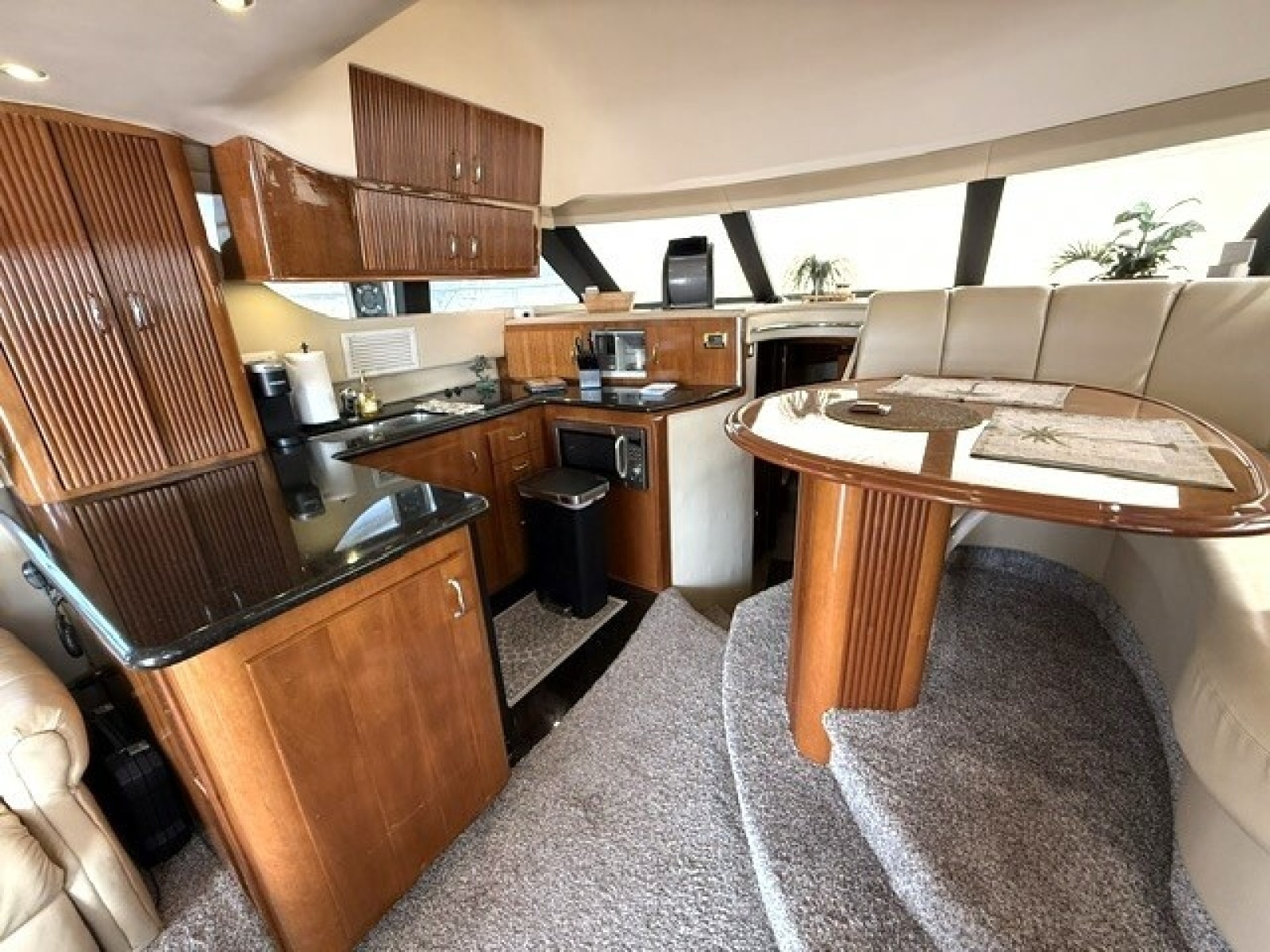 Clear 2 Close 46ft Carver Yacht For Sale