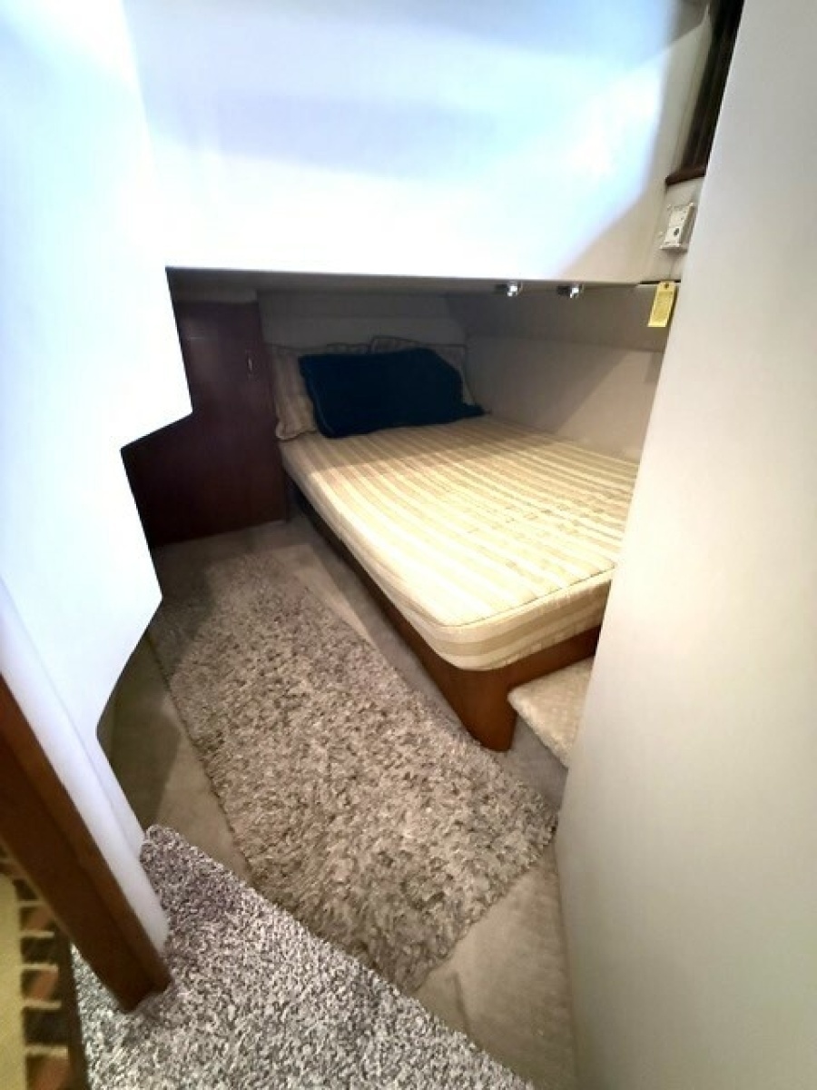 Clear 2 Close 46ft Carver Yacht For Sale