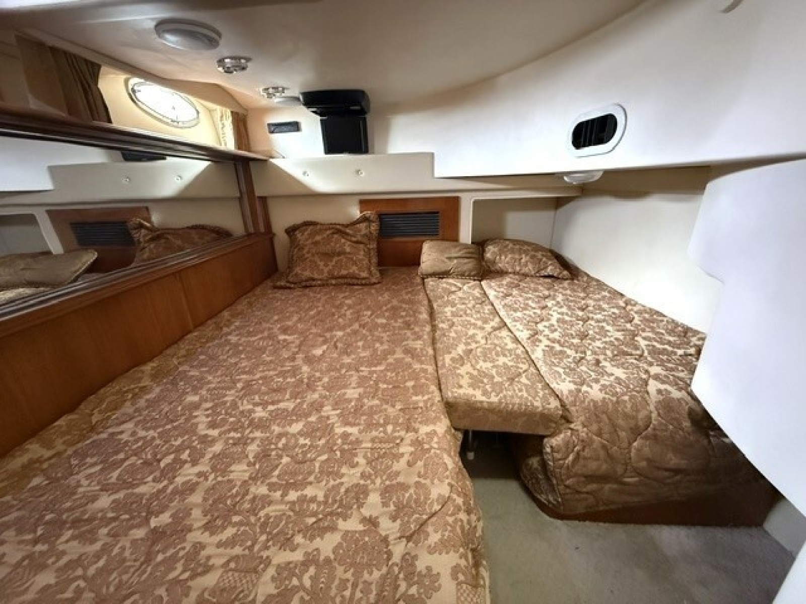 2005 Carver 46 Voyager