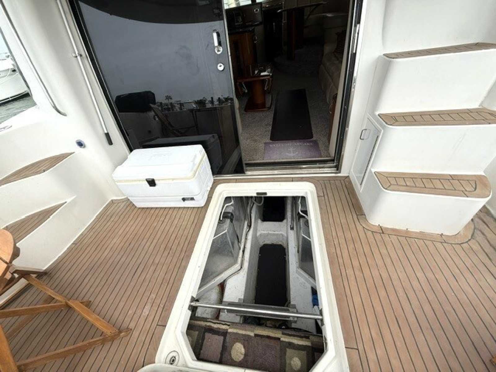Clear 2 Close 46ft Carver Yacht For Sale