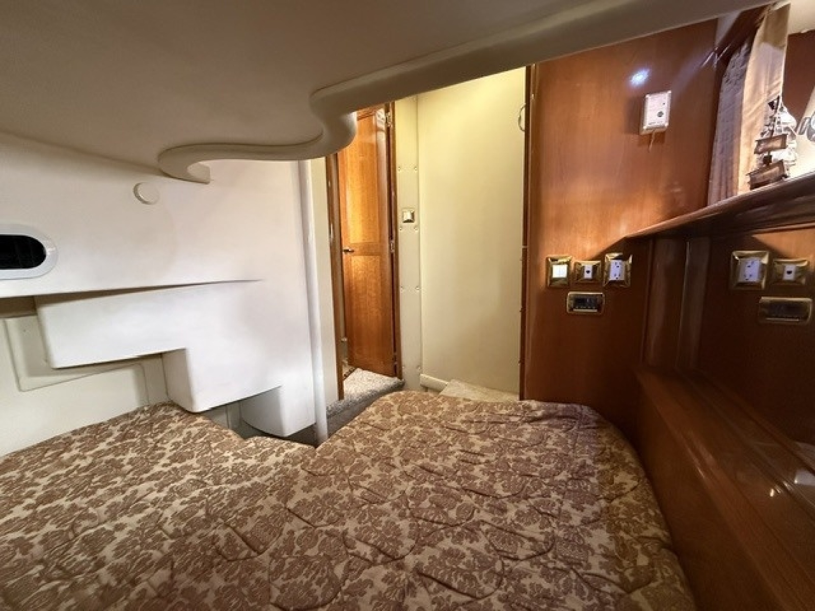 2005 Carver 46 Voyager