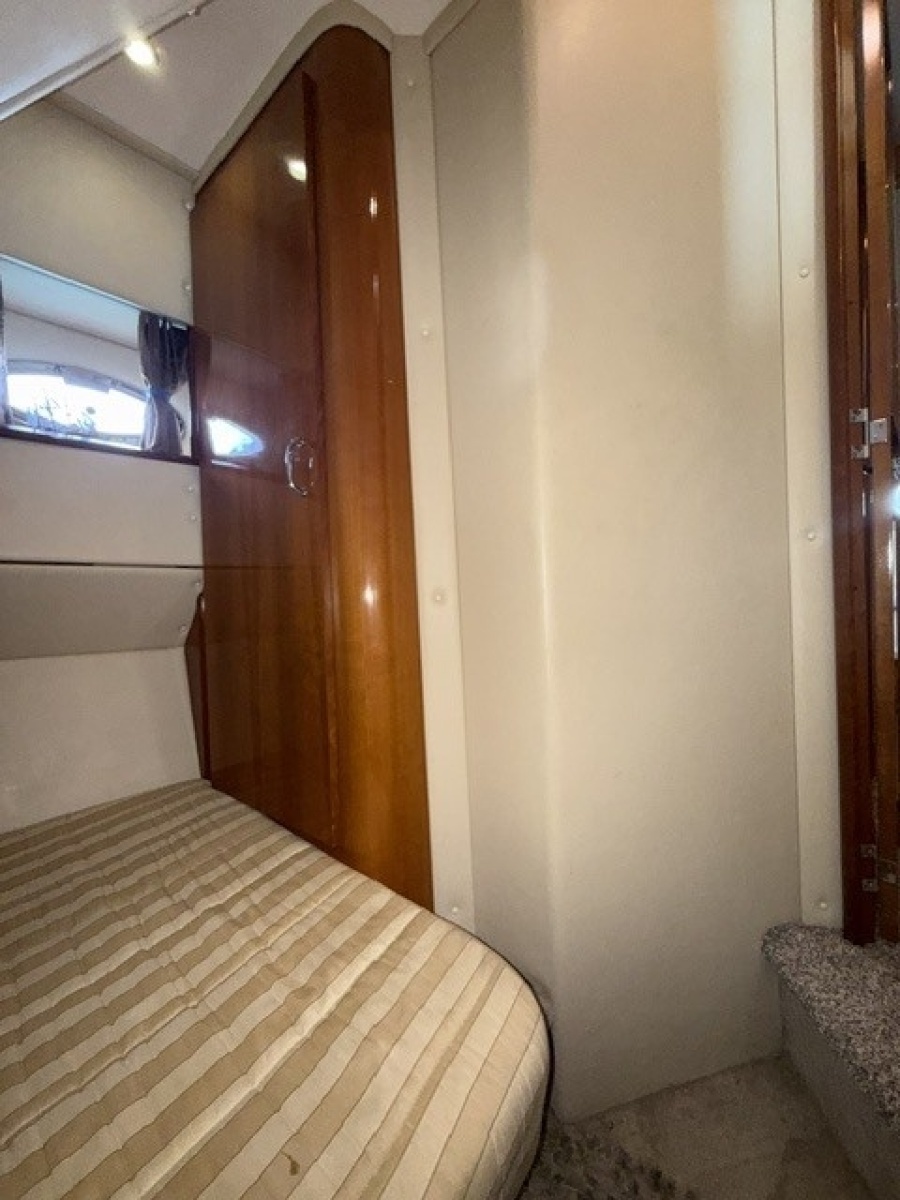 Clear 2 Close 46ft Carver Yacht For Sale