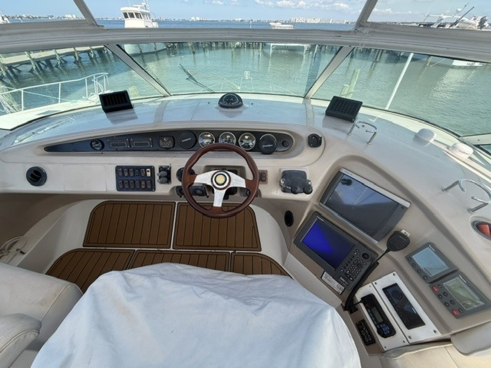 2005 Carver 46 Voyager