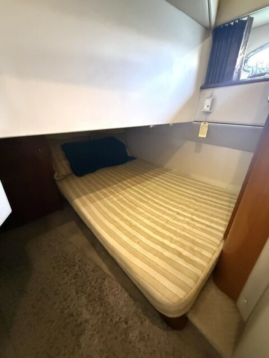 Clear 2 Close 46ft Carver Yacht For Sale