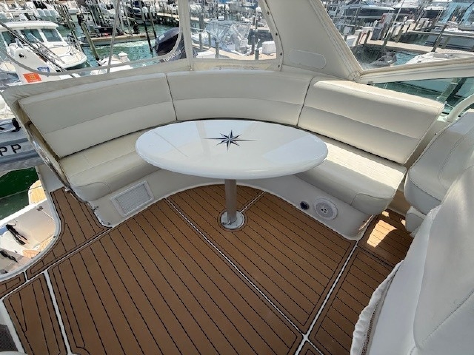 Clear 2 Close 46ft Carver Yacht For Sale