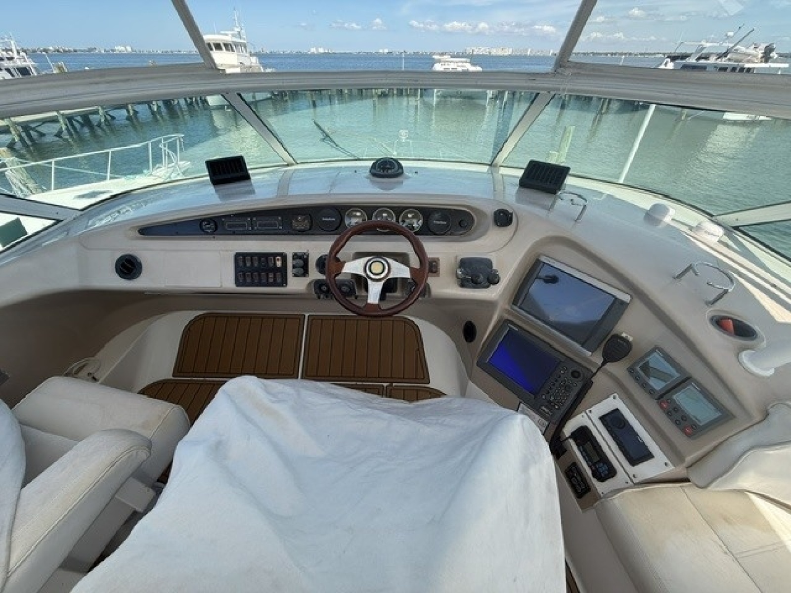2005 Carver 46 Voyager