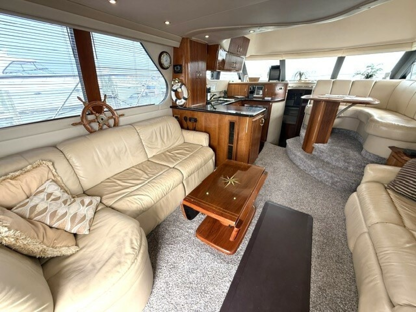 Clear 2 Close 46ft Carver Yacht For Sale