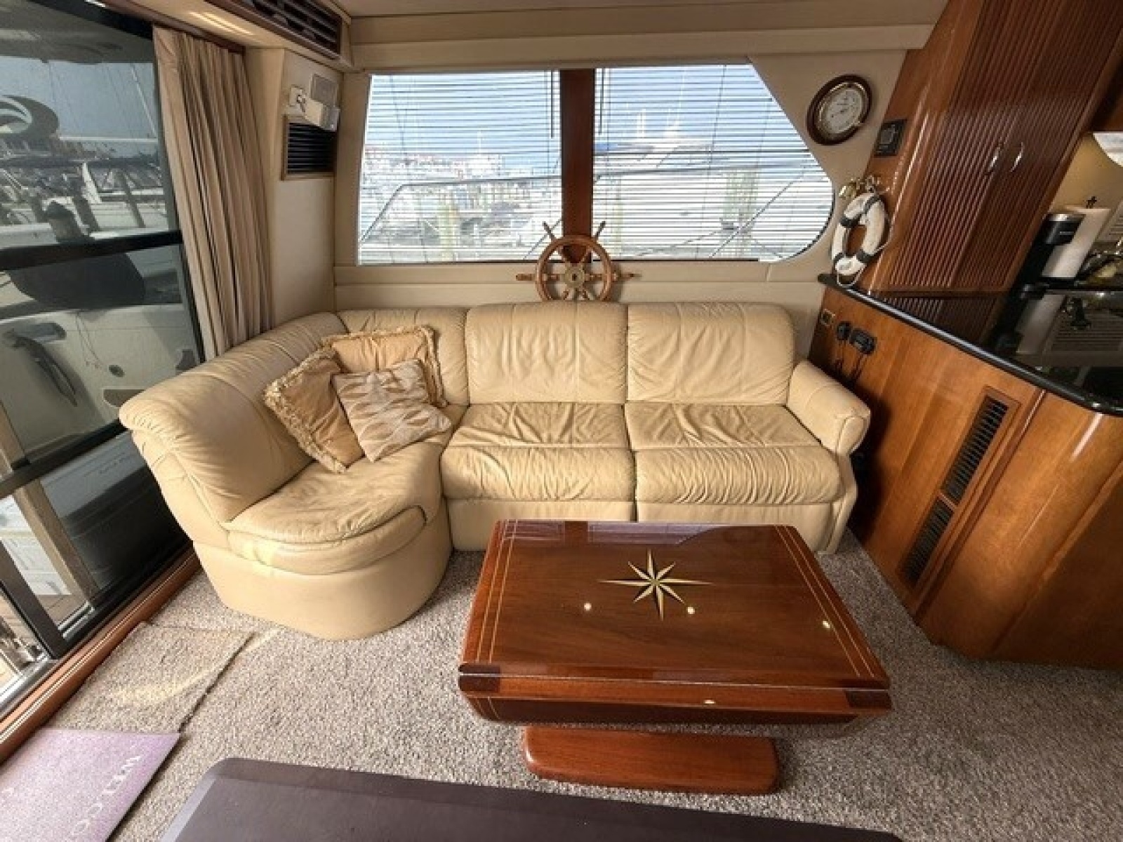 Clear 2 Close 46ft Carver Yacht For Sale