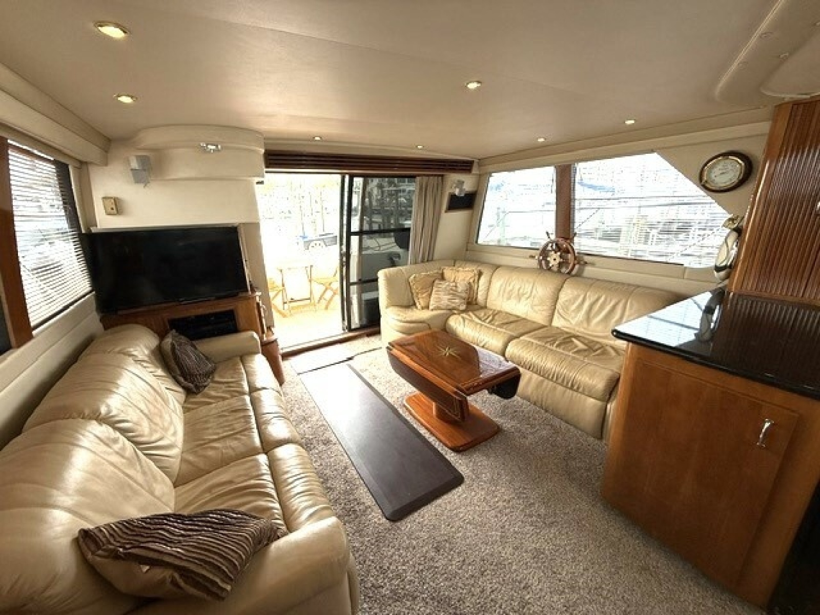 Clear 2 Close 46ft Carver Yacht For Sale
