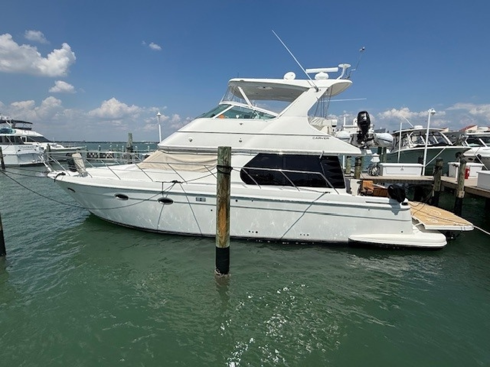 2005 Carver 46 Voyager