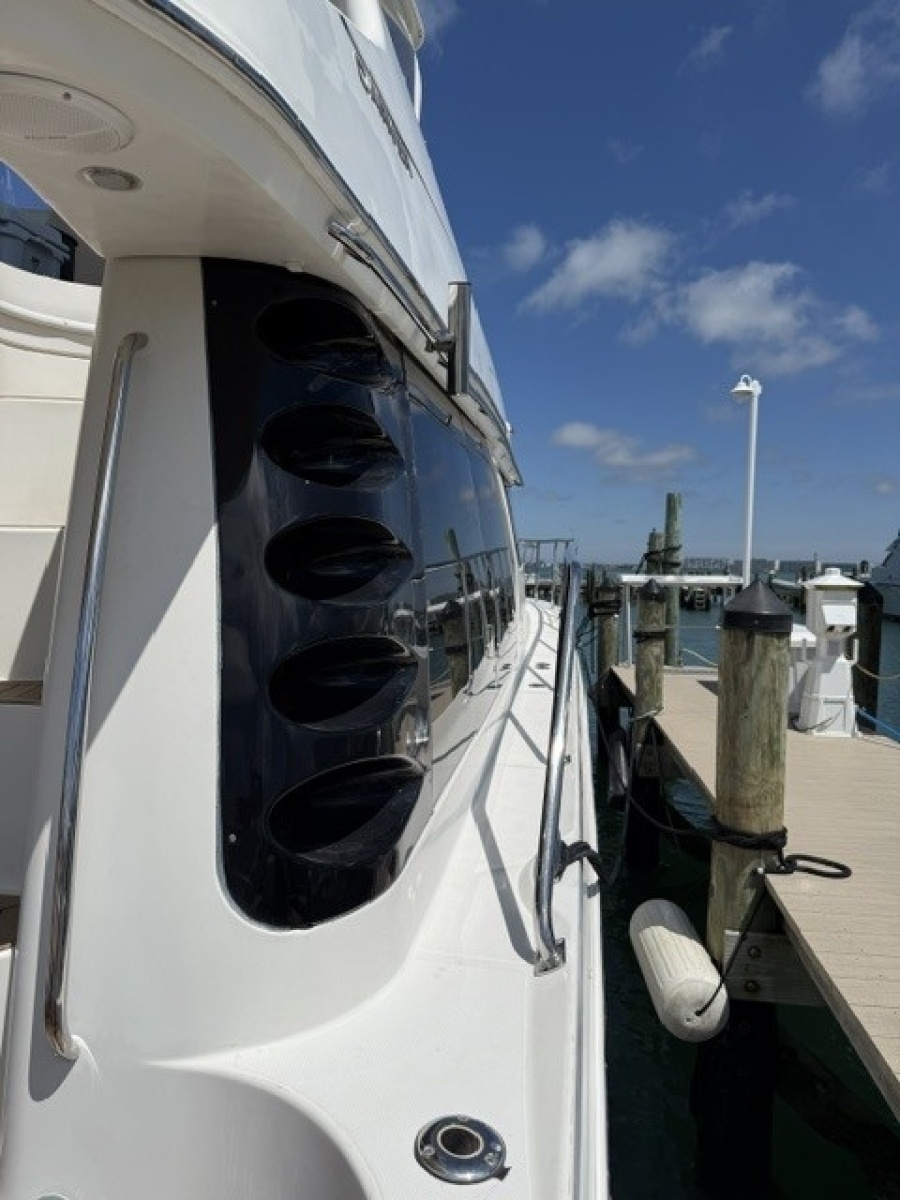 Clear 2 Close 46ft Carver Yacht For Sale