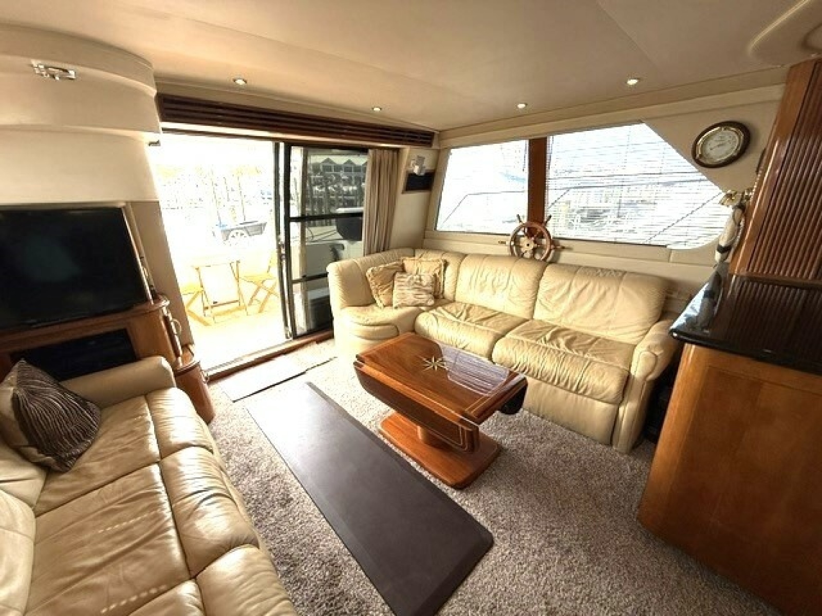 Clear 2 Close 46ft Carver Yacht For Sale
