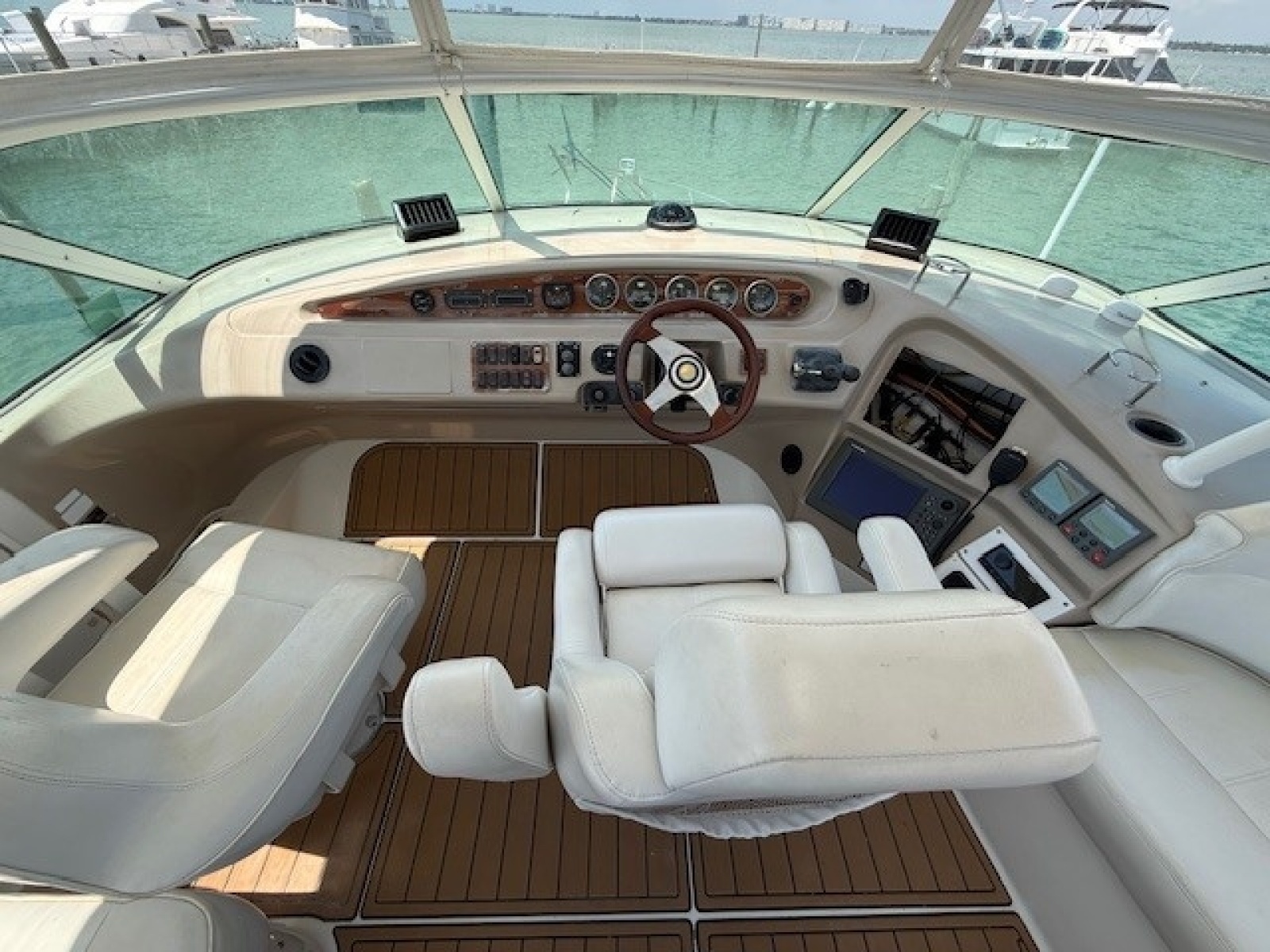 Clear 2 Close 46ft Carver Yacht For Sale