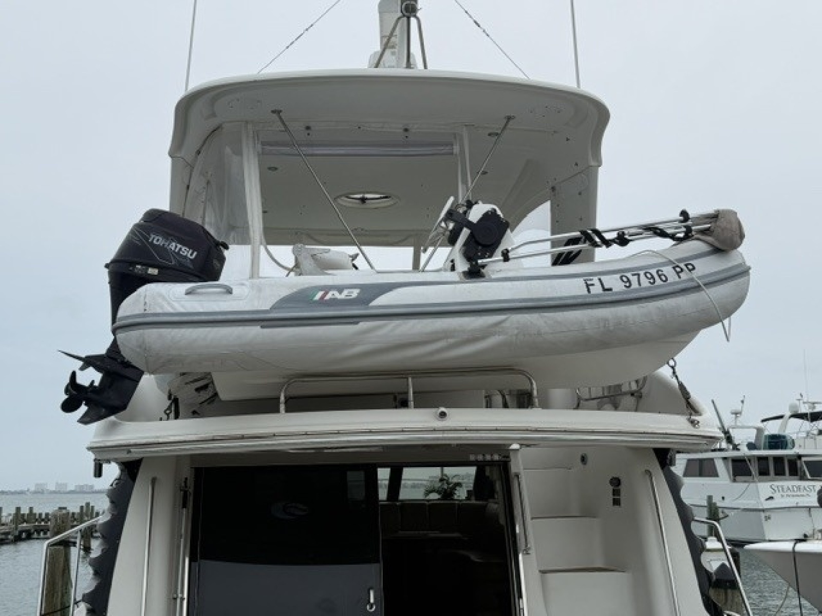 Clear 2 Close 46ft Carver Yacht For Sale