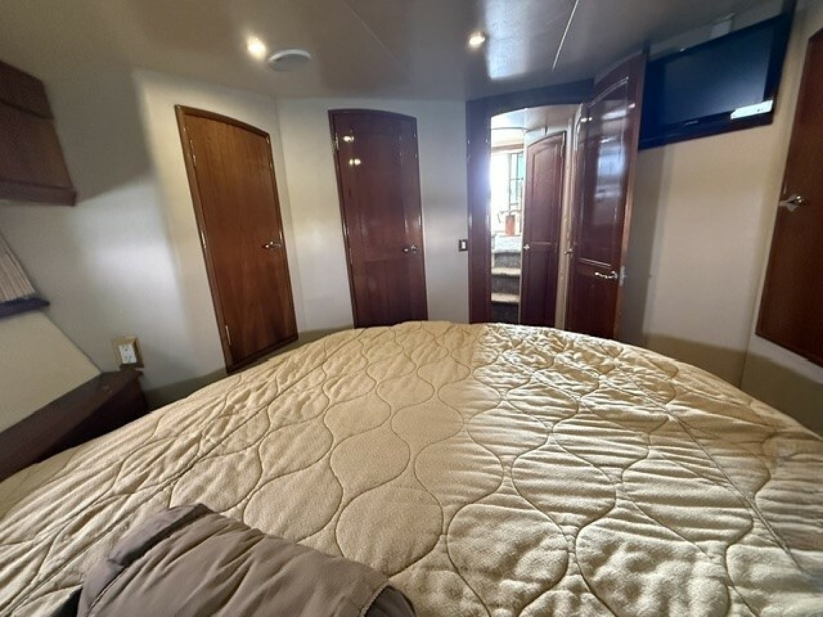 Clear 2 Close 46ft Carver Yacht For Sale