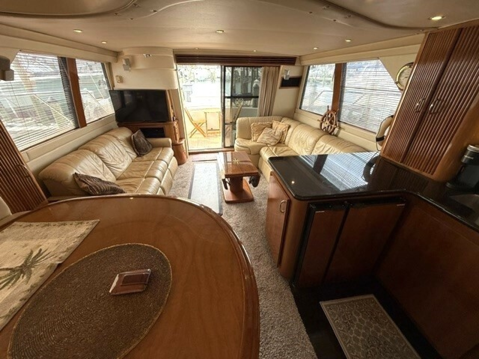 Clear 2 Close 46ft Carver Yacht For Sale