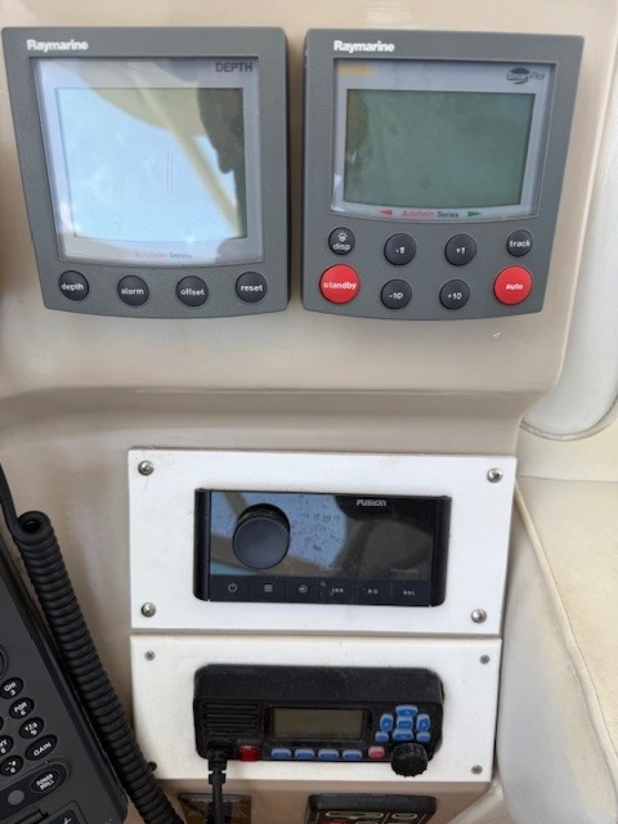 Clear 2 Close 46ft Carver Yacht For Sale
