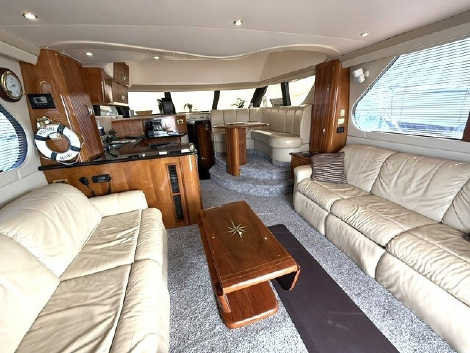 Clear 2 Close 46ft Carver Yacht For Sale