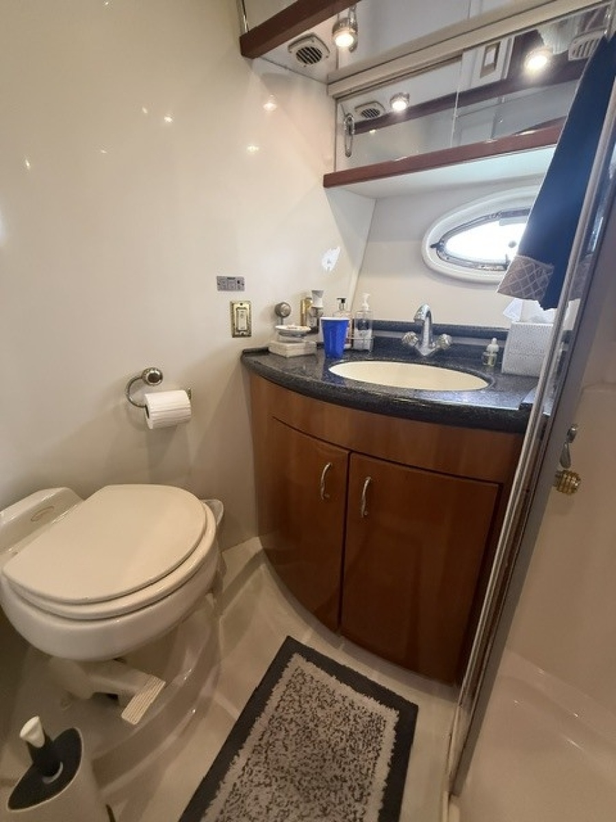 2005 Carver 46 Voyager