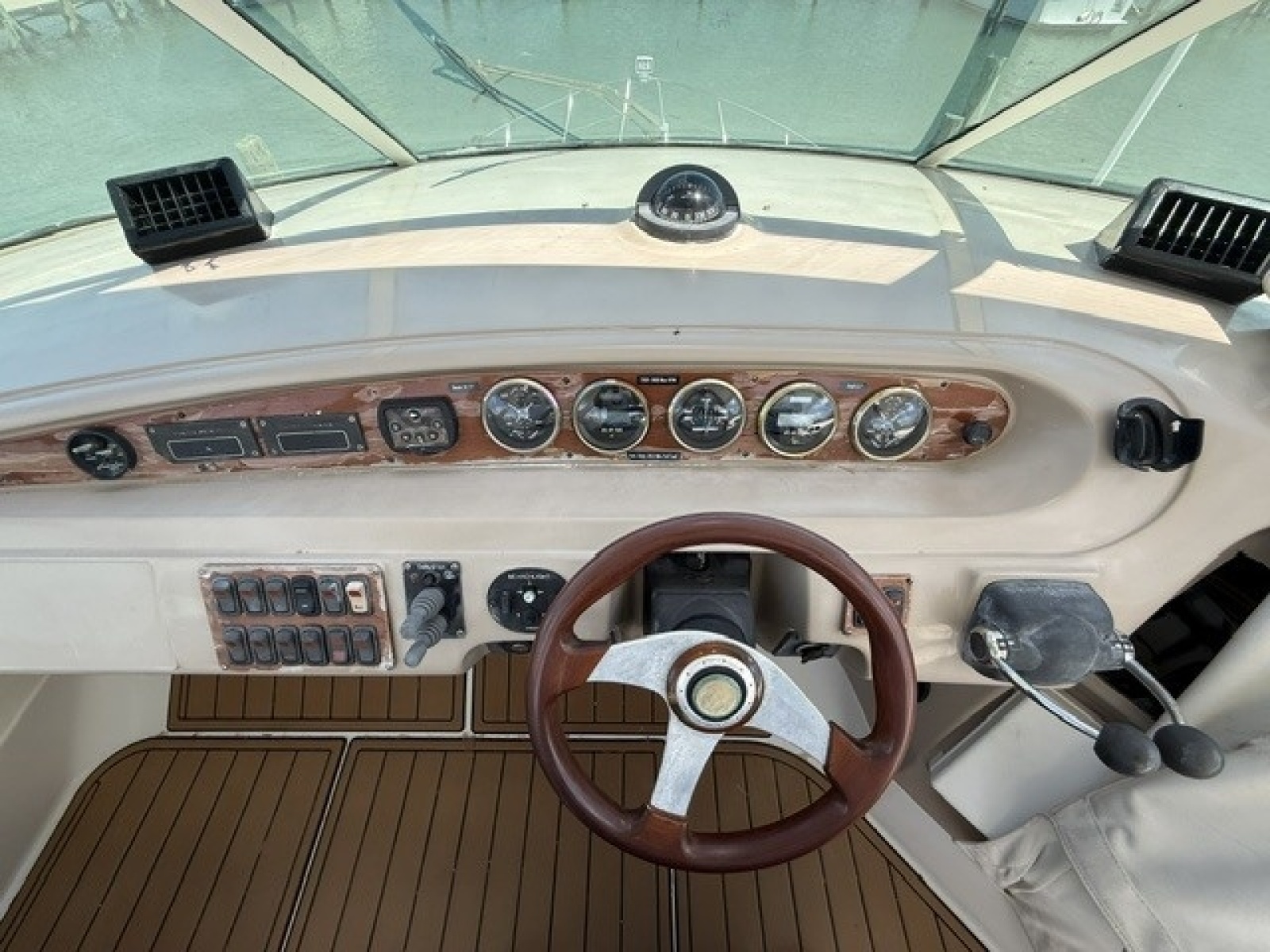 2005 Carver 46 Voyager
