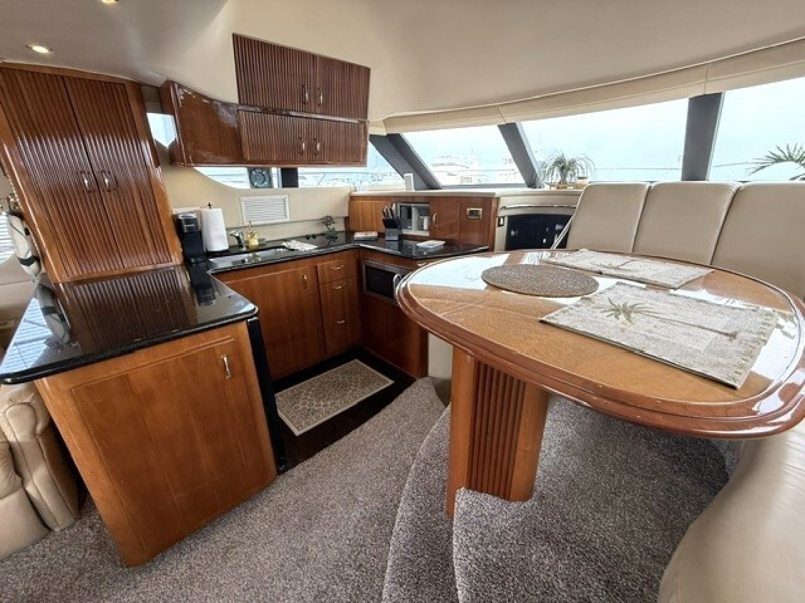 Clear 2 Close 46ft Carver Yacht For Sale