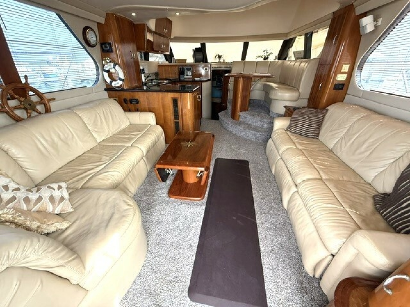 Clear 2 Close 46ft Carver Yacht For Sale
