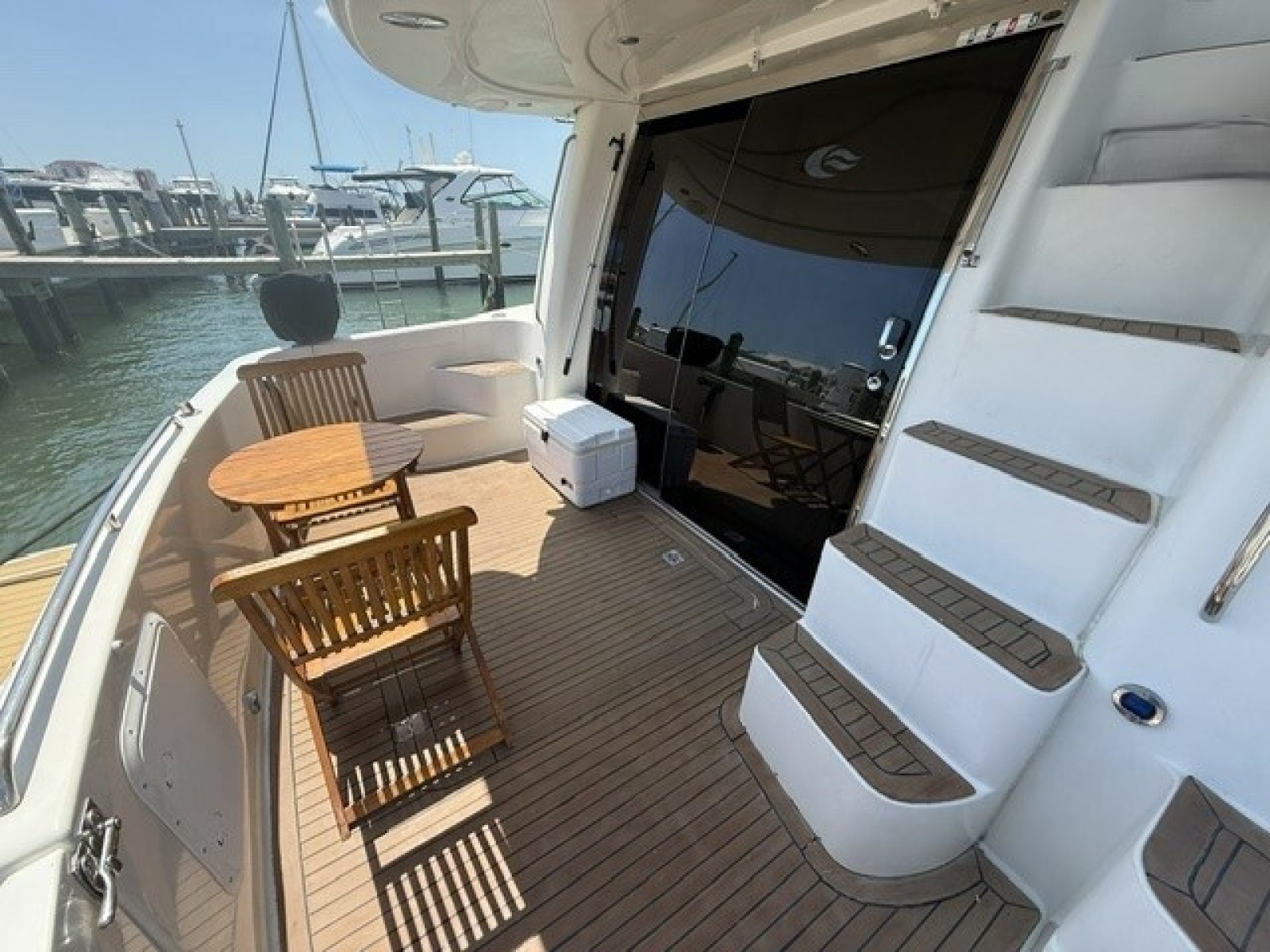 Clear 2 Close 46ft Carver Yacht For Sale