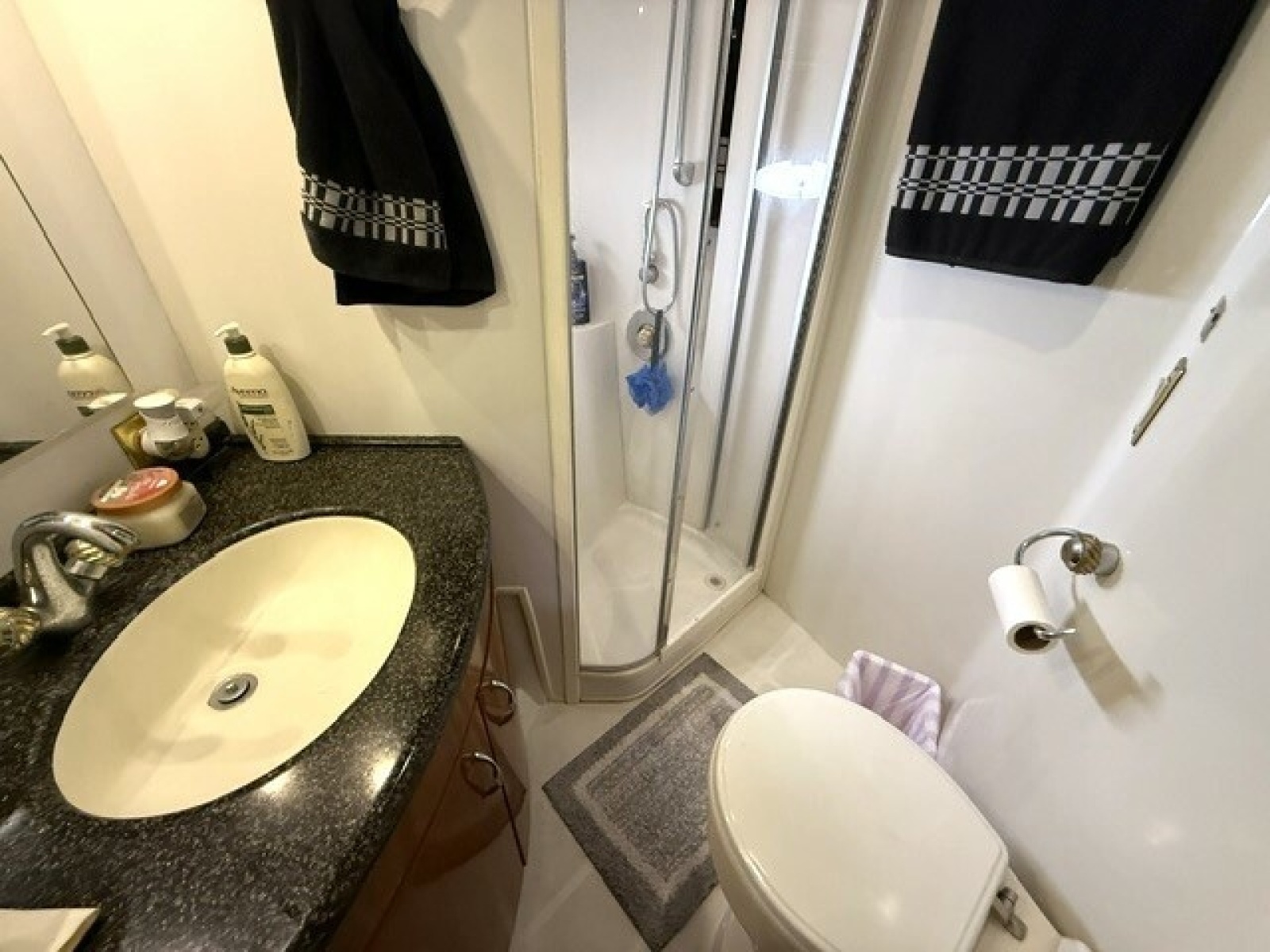 Clear 2 Close 46ft Carver Yacht For Sale