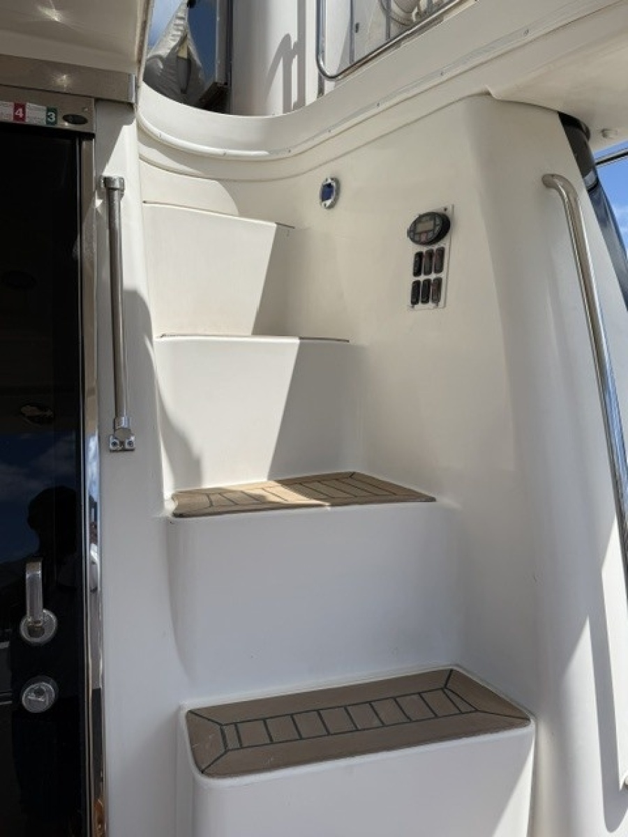 Clear 2 Close 46ft Carver Yacht For Sale