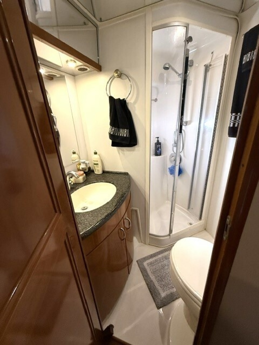 2005 Carver 46 Voyager