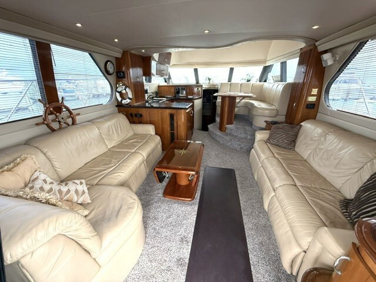 2005 Carver 46 Voyager