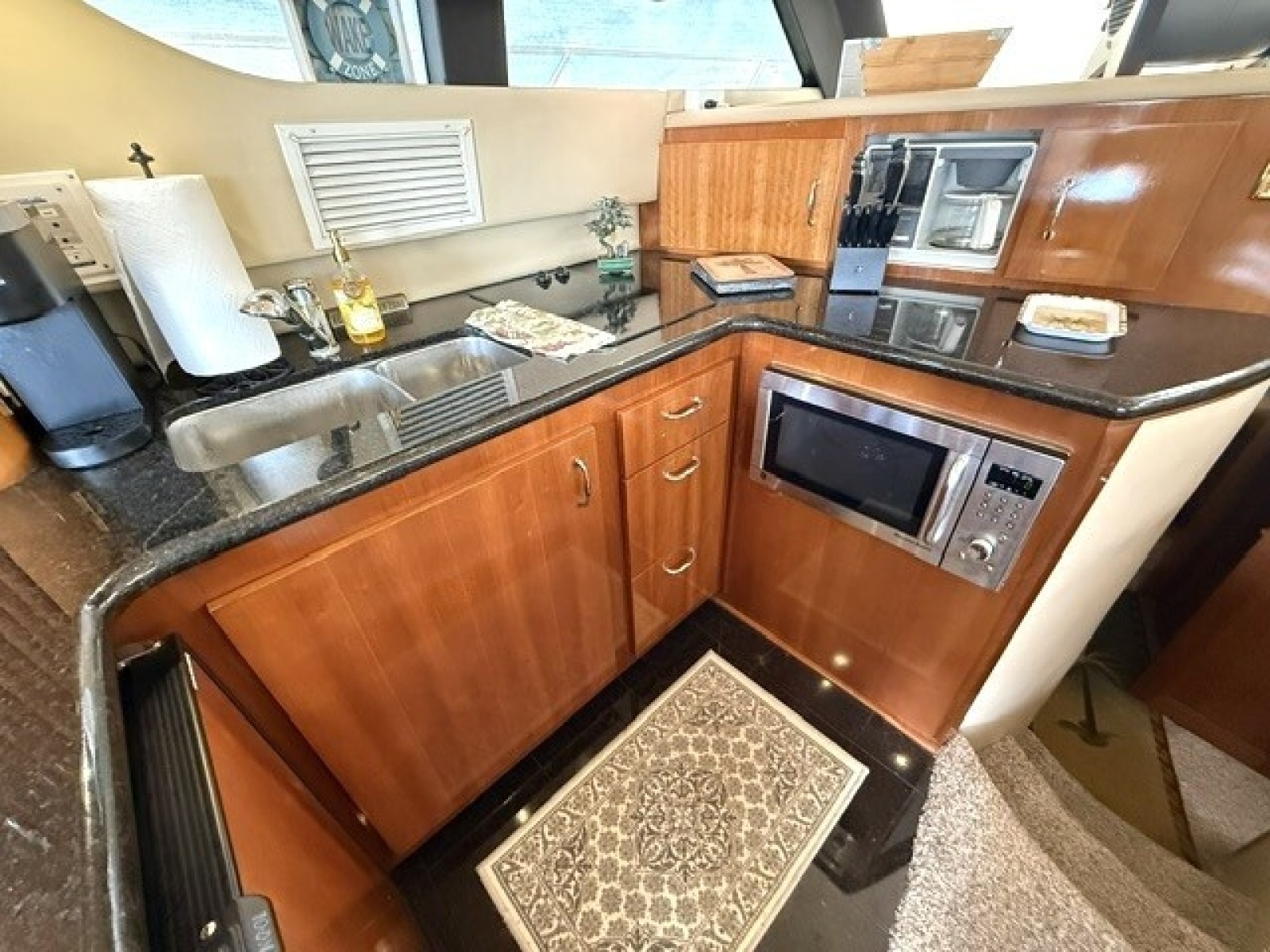 2005 Carver 46 Voyager