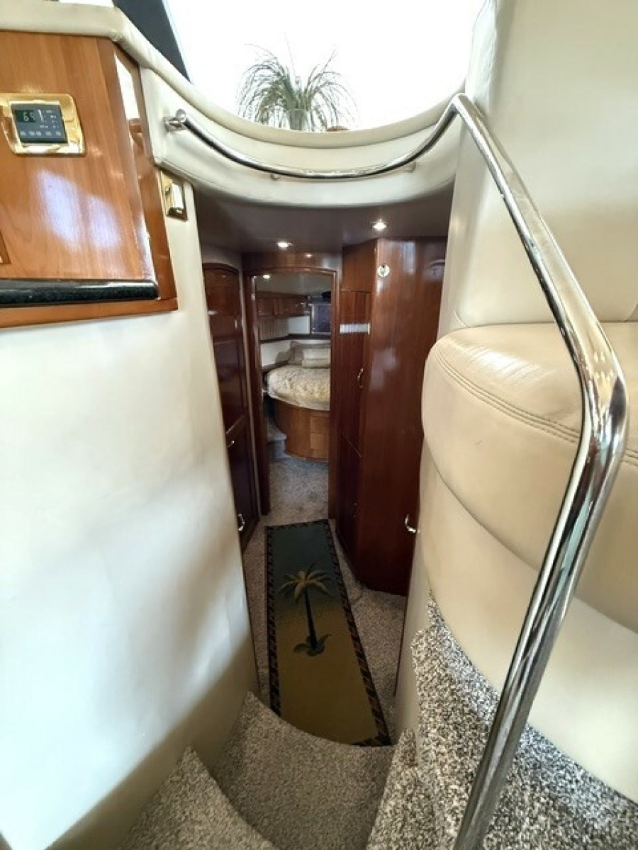 Clear 2 Close 46ft Carver Yacht For Sale