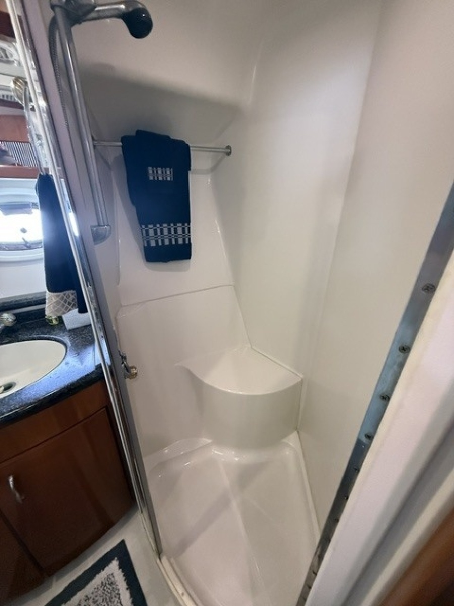 2005 Carver 46 Voyager