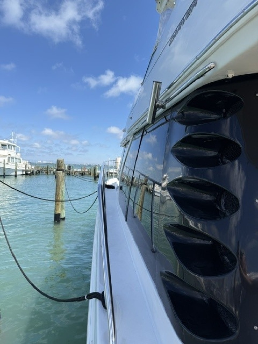 Clear 2 Close 46ft Carver Yacht For Sale