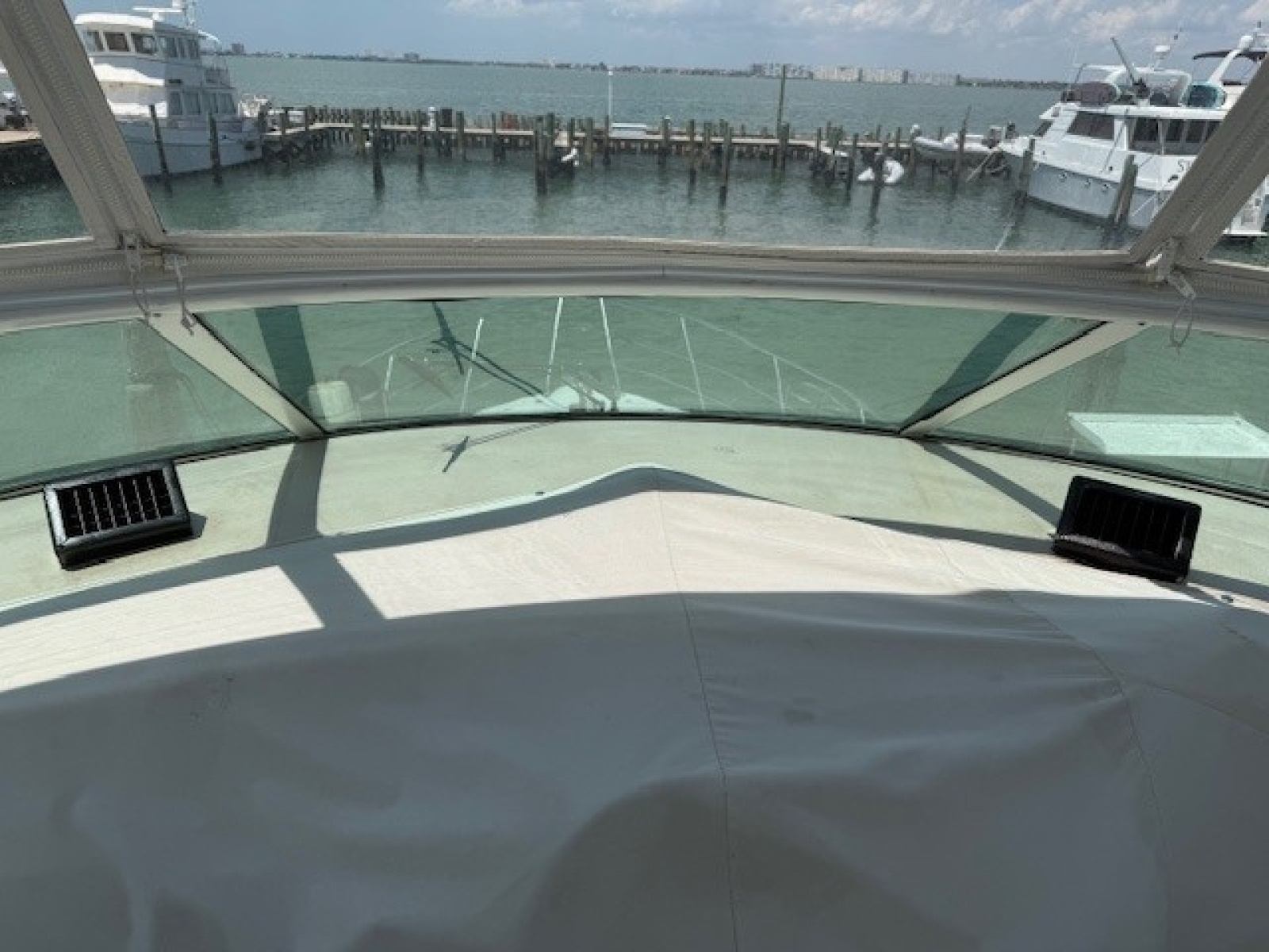 2005 Carver 46 Voyager